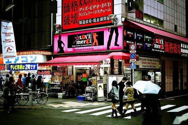 If you want to understand the sex industry, look at Japan-04